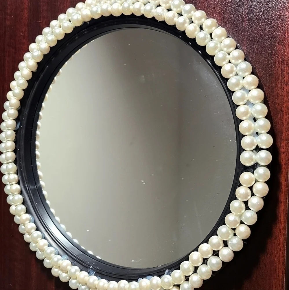 Accent round pearl wall mirror